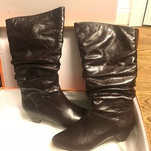 SALE! Amazing! New In Box ‘Miz Mooz’ Scrunch Leather Boots! 8. Excellent!!